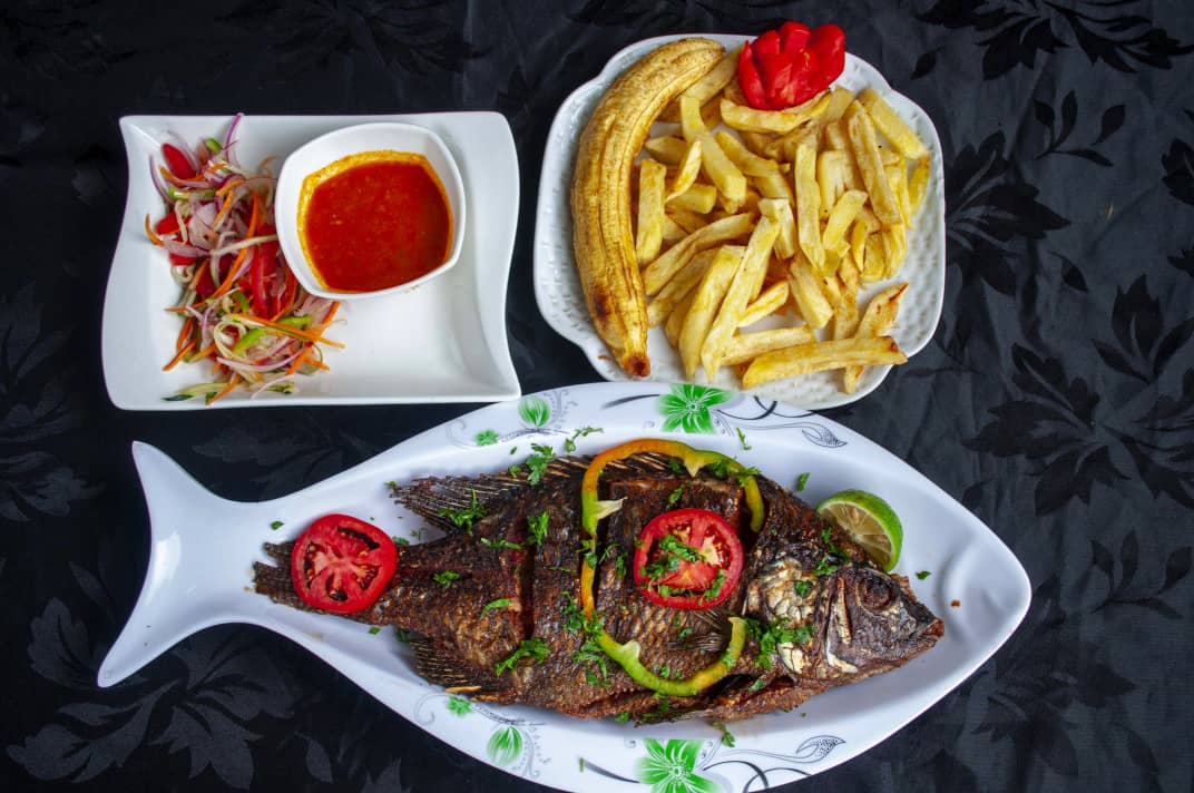 samaki fried chips ndizi24k.jpg